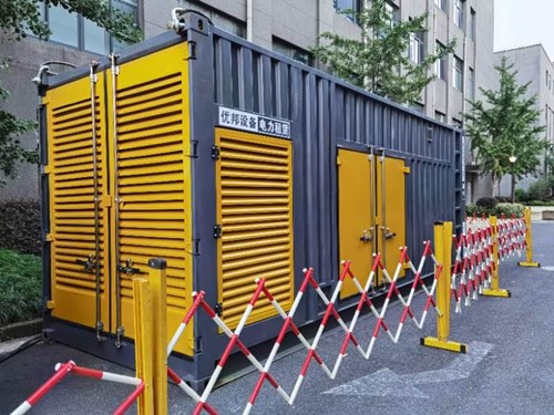 海港如何使用转速表检查发动机的转速？