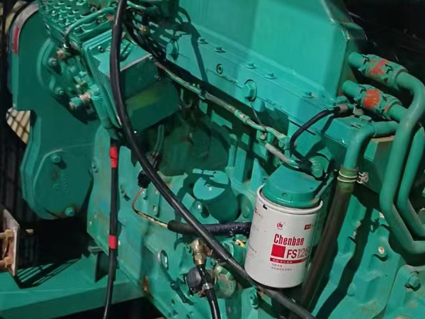 海港如何确定新的发电机组控制系统是否与原系统兼容？